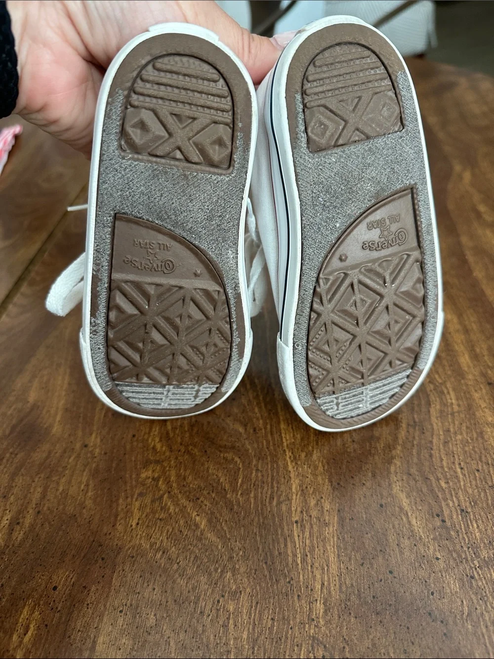 Converse low top